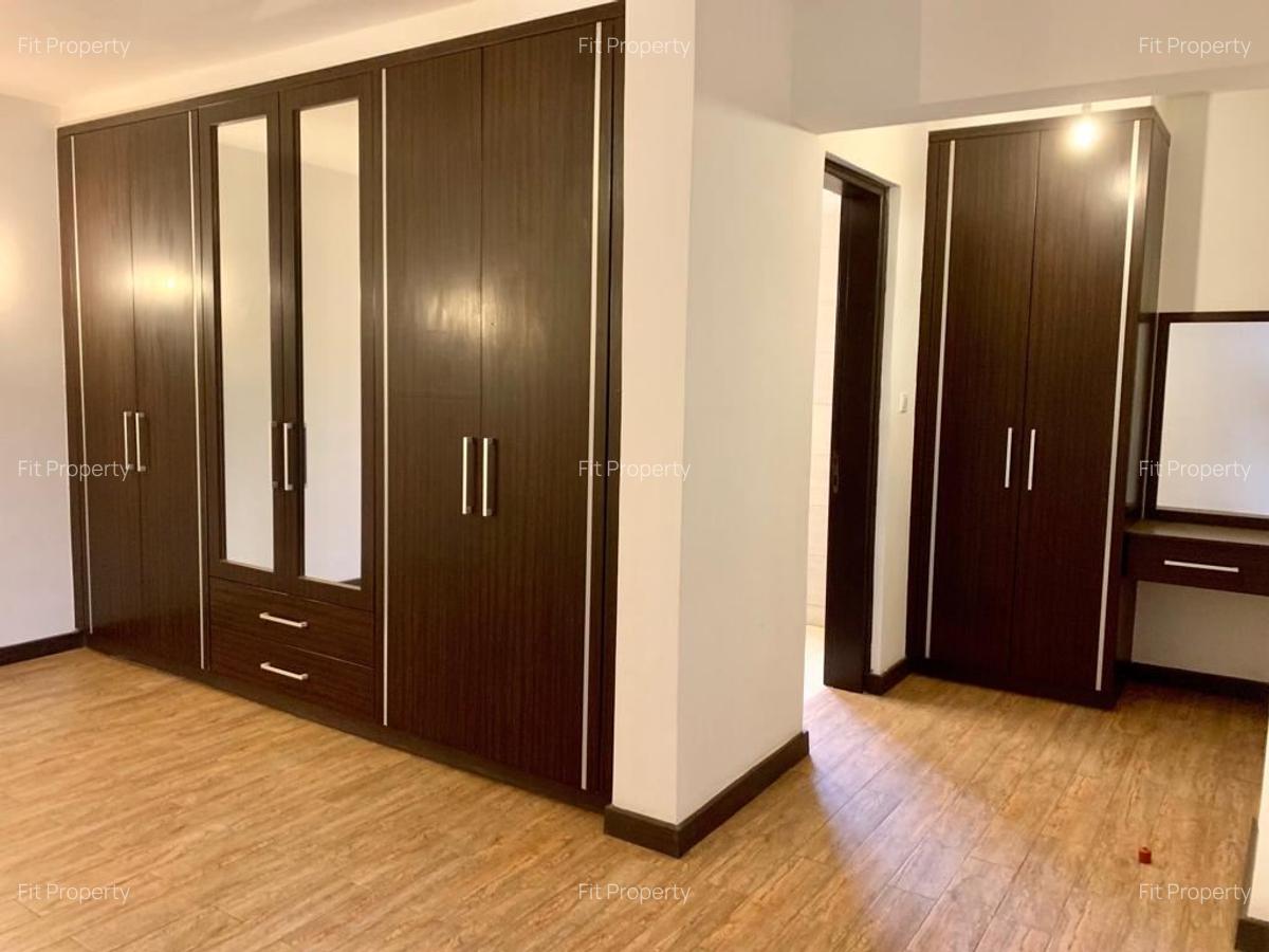 3 Bed Apartment with En Suite in Parklands - 7