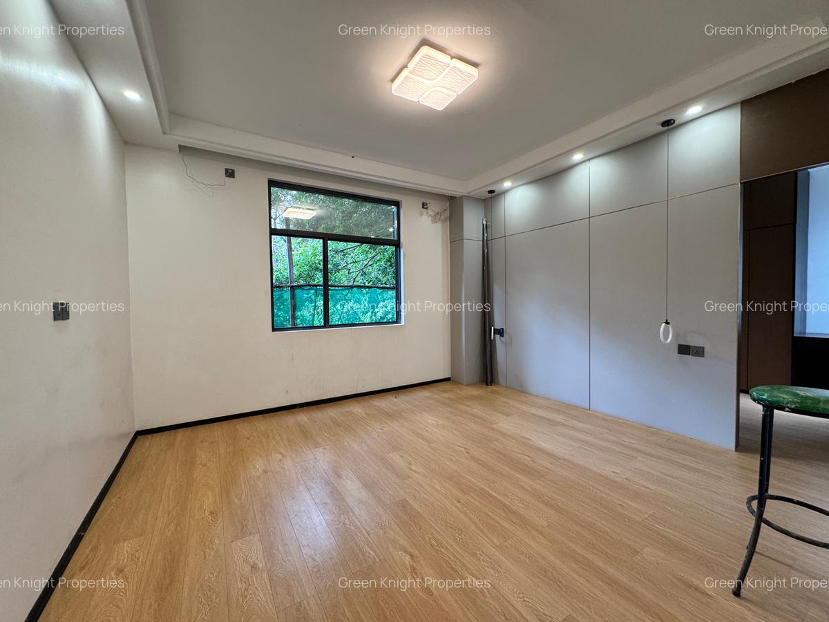 5 Bed Townhouse with En Suite in Lavington - 14