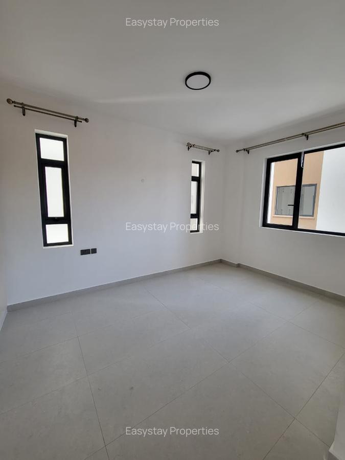 2 Bed Apartment with En Suite in Brookside - 4