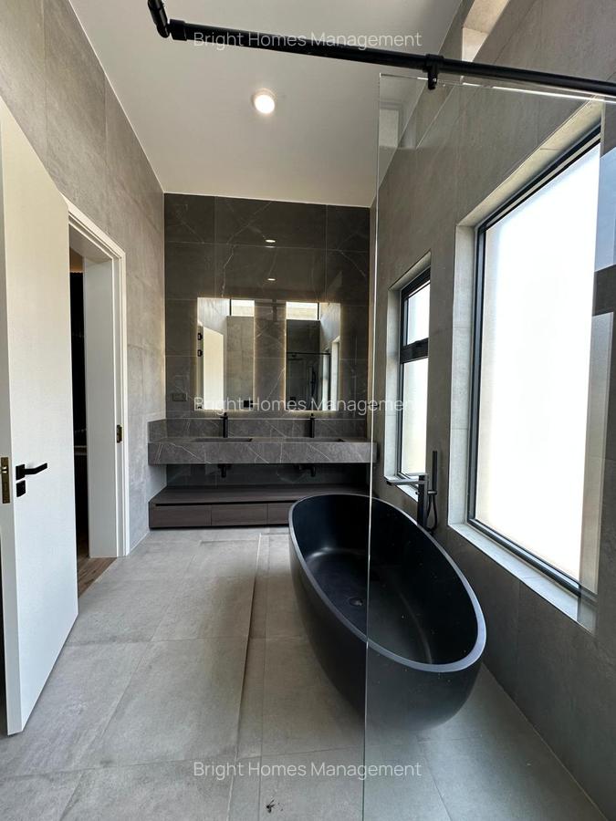 5 Bed Villa with En Suite in Runda - 14