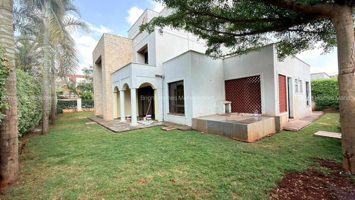 4 Bed Villa with En Suite in Lavington - 1
