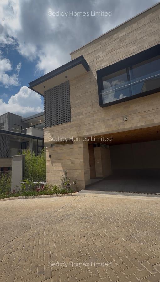 5 Bed Villa with En Suite in Westlands Area - 1
