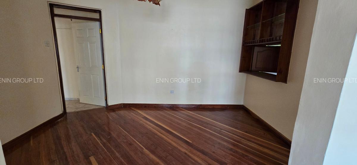 3 Bed Apartment with En Suite in Lavington - 4