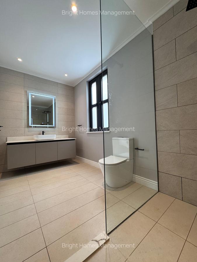 4 Bed Villa with Swimming Pool in Runda - 10