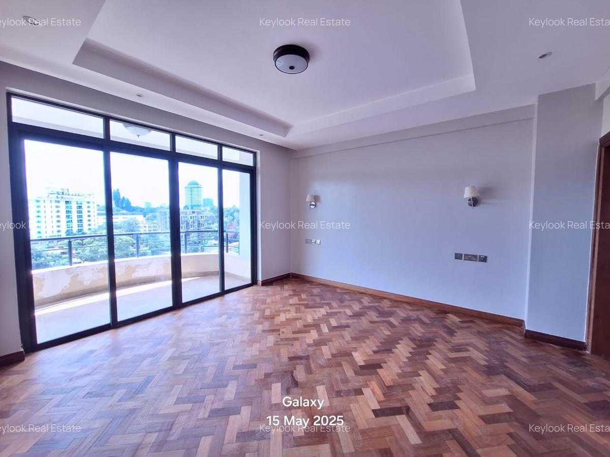 4 Bed Apartment with En Suite at Riverside Drive - 18