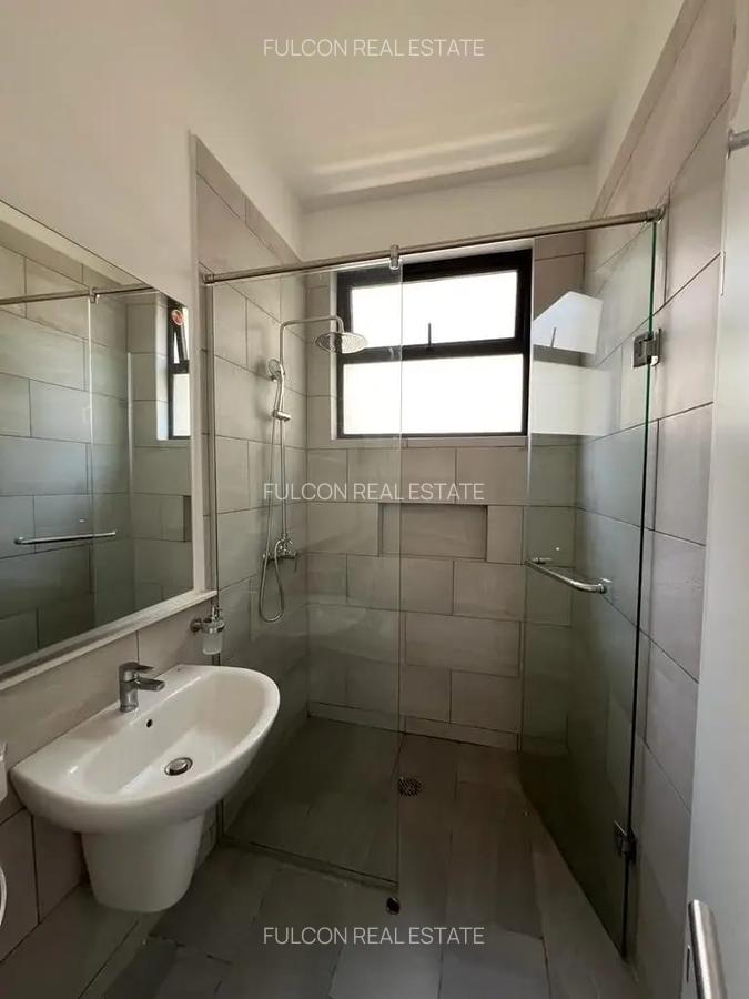 4 Bed Apartment with En Suite in Riverside - 19