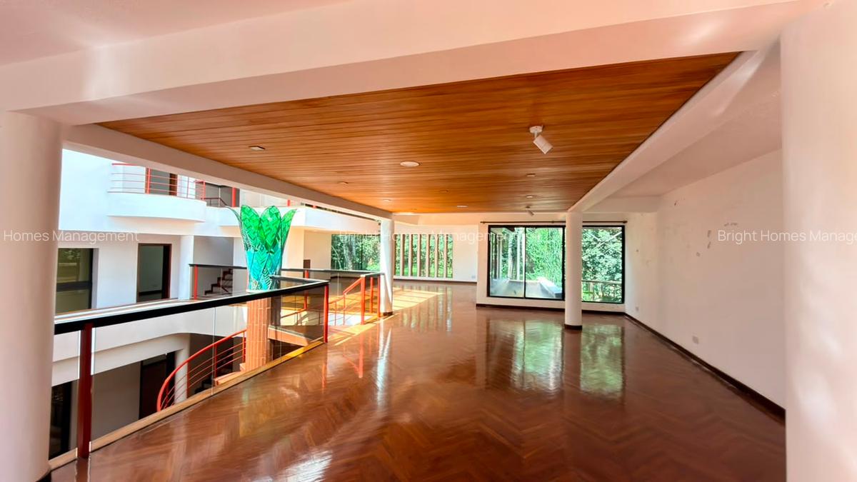 5 Bed Villa with En Suite in Spring Valley - 16