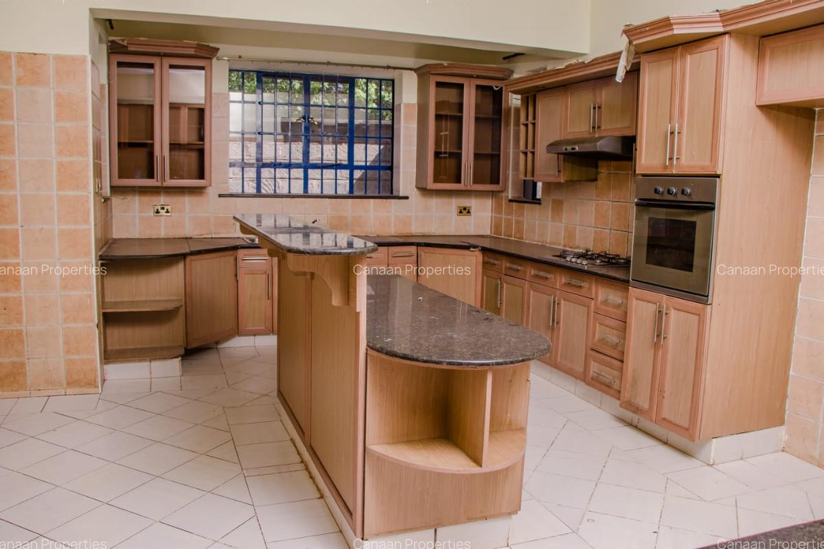 5 Bed Villa with Garden in Lavington - 3
