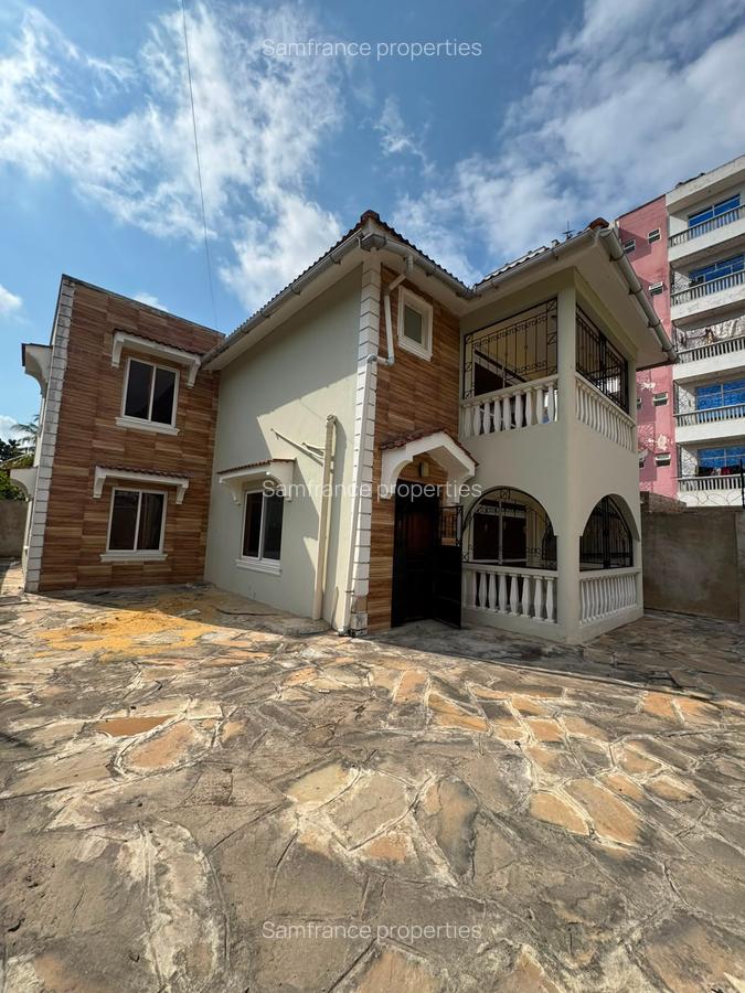 4 Bed Villa with En Suite at Utange - 1