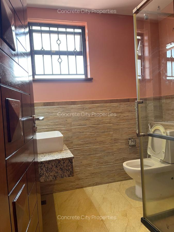5 Bed Townhouse with Garden in Lavington - 14