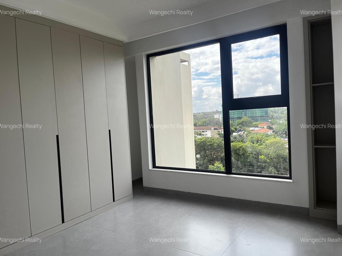 4 Bed Apartment with En Suite at Riverside Drive - 12