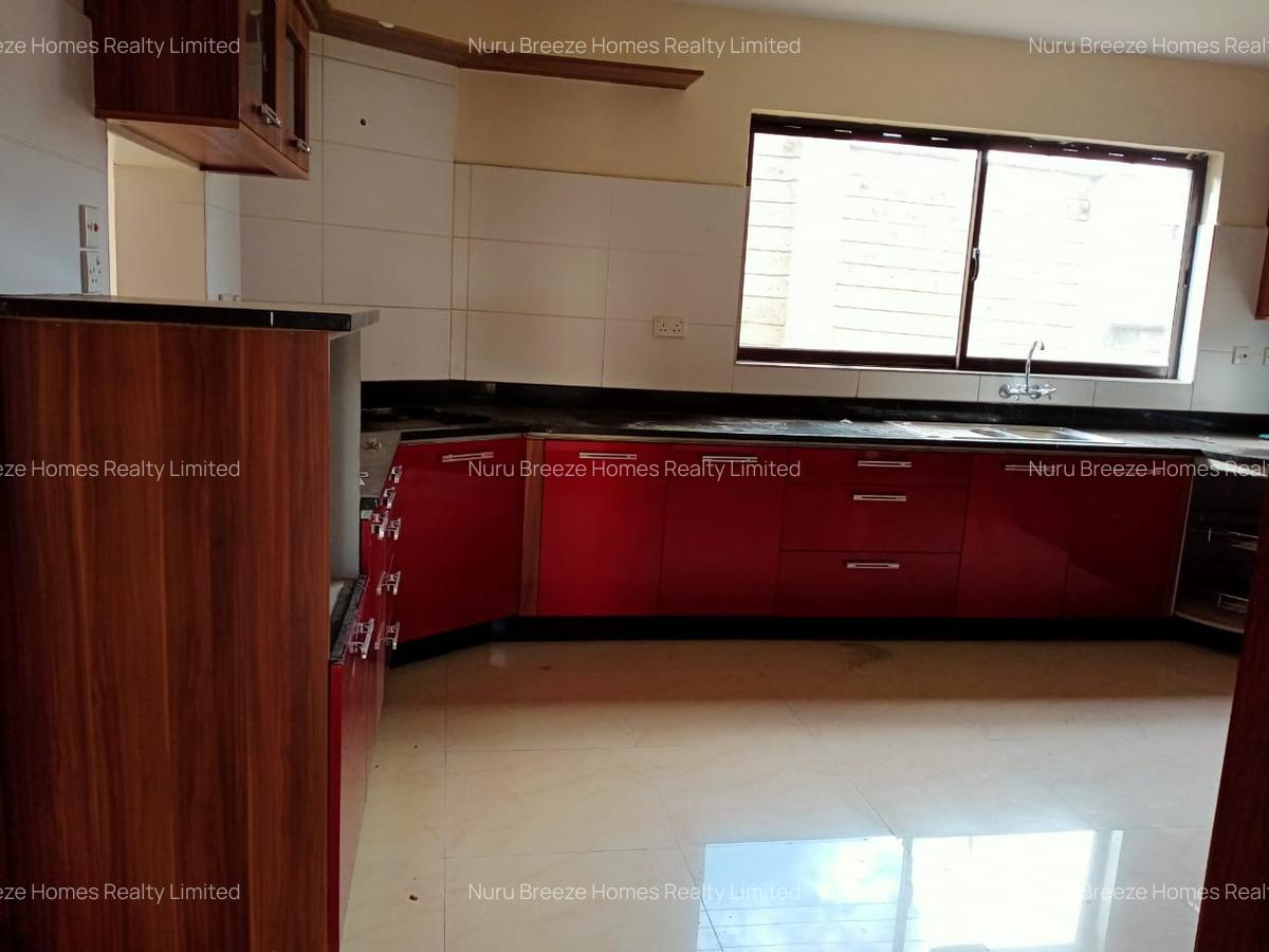 5 Bed Townhouse with En Suite in Brookside - 3