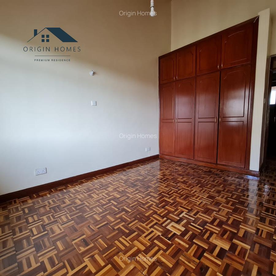 3 Bed Apartment with En Suite at Brookside - 17