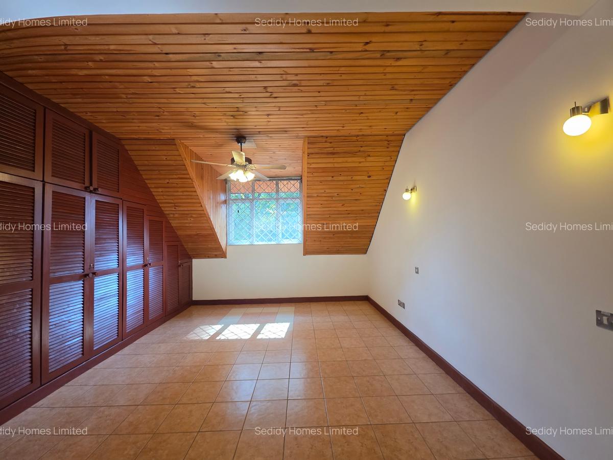 5 Bed Townhouse with Staff Quarters in Rosslyn - 14