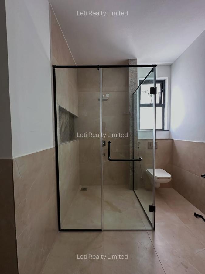 5 Bed Townhouse with En Suite in Lavington - 12