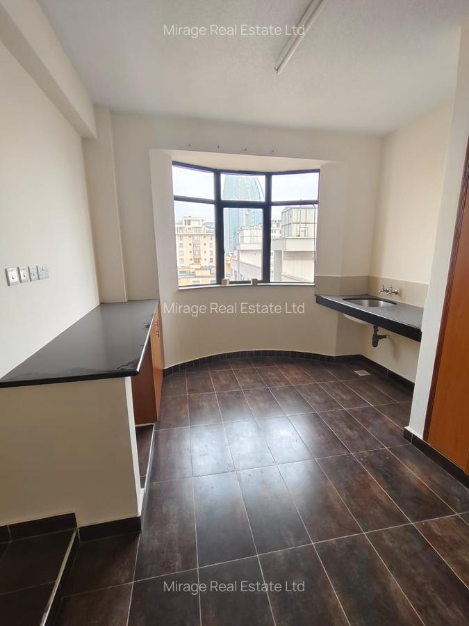 3 Bed Apartment with En Suite in Kilimani - 12