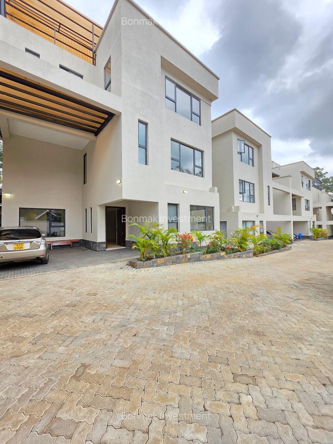 5 Bed Townhouse with En Suite at Lavington Green - 1