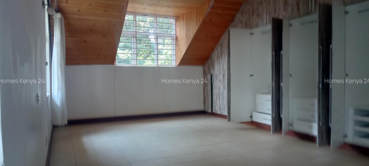 6 Bed House at Rosslyn Lone Tree - 19