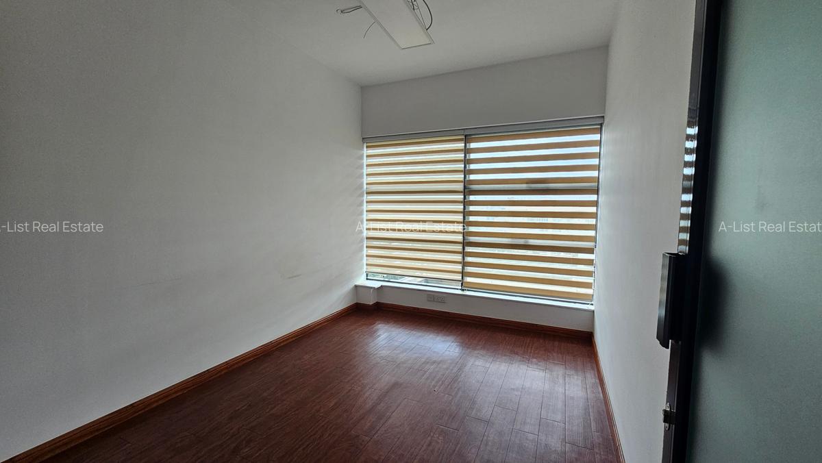 2,734 ft² Office with Service Charge Included at Riverside Drive - 2