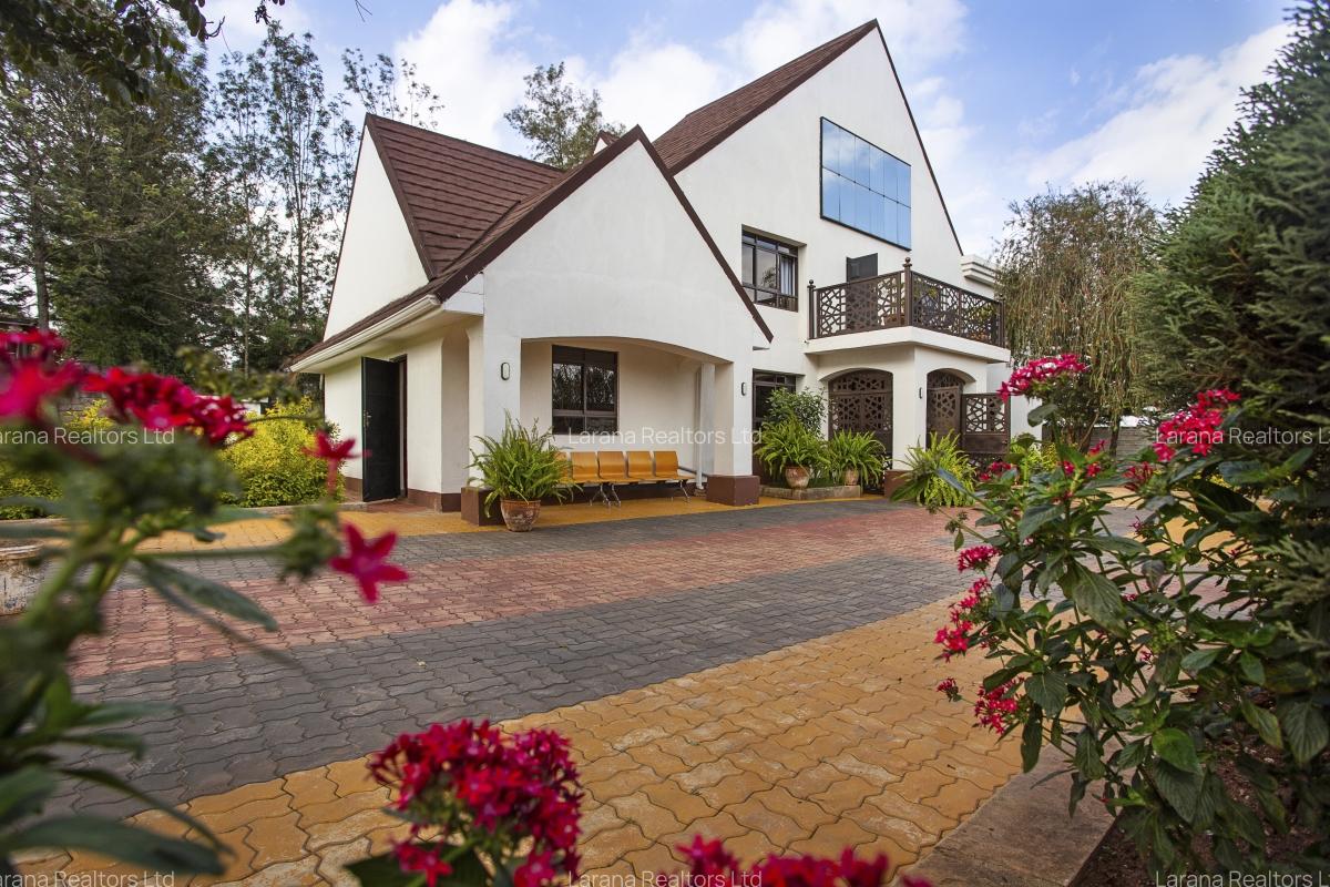 6 Bed House with En Suite at Hillcrest Dr - 1