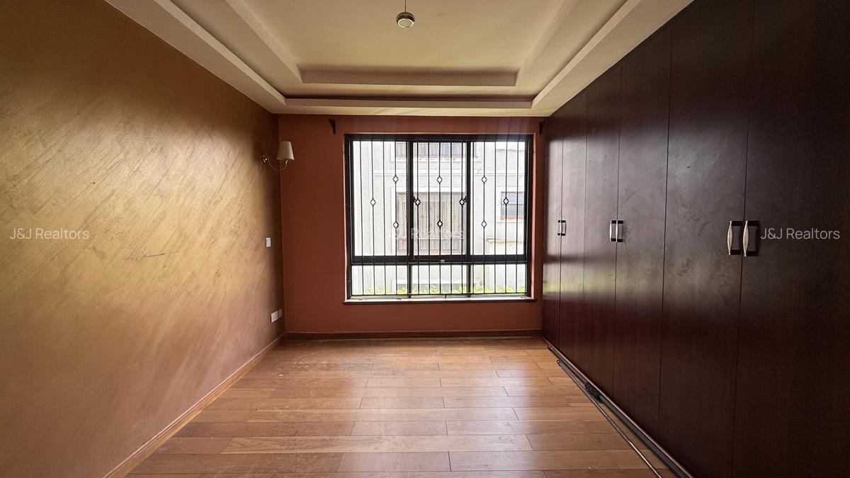 4 Bed Townhouse with En Suite in Lavington - 8