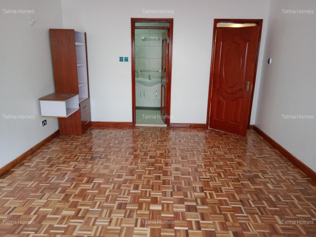 4 Bed Townhouse with En Suite at Lavington Green - 7