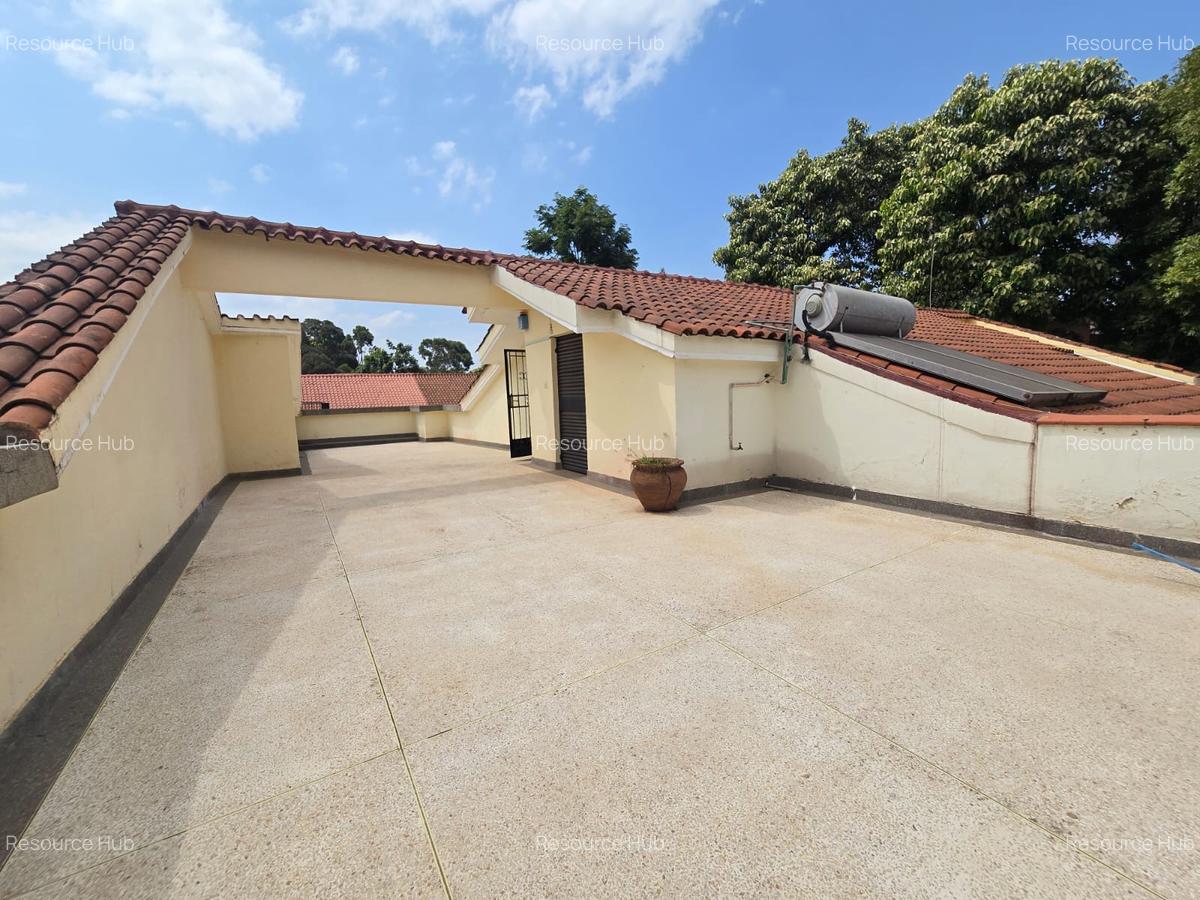 4 Bed Townhouse with En Suite at Off Brook House Drive - 4