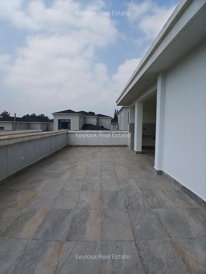 5 Bed Townhouse with En Suite at Lavington Green - 17
