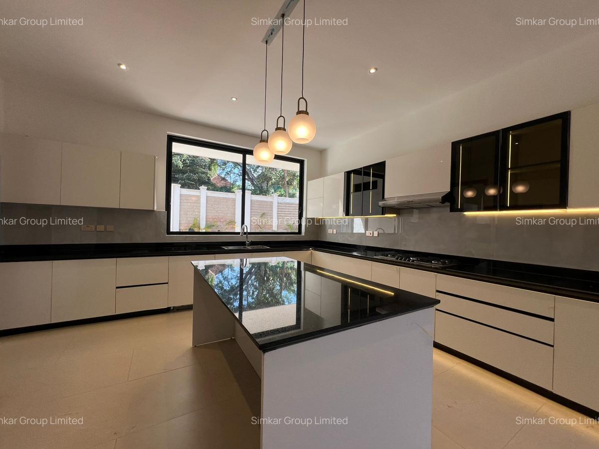 6 Bed Townhouse with En Suite at Peponi Rd - 5