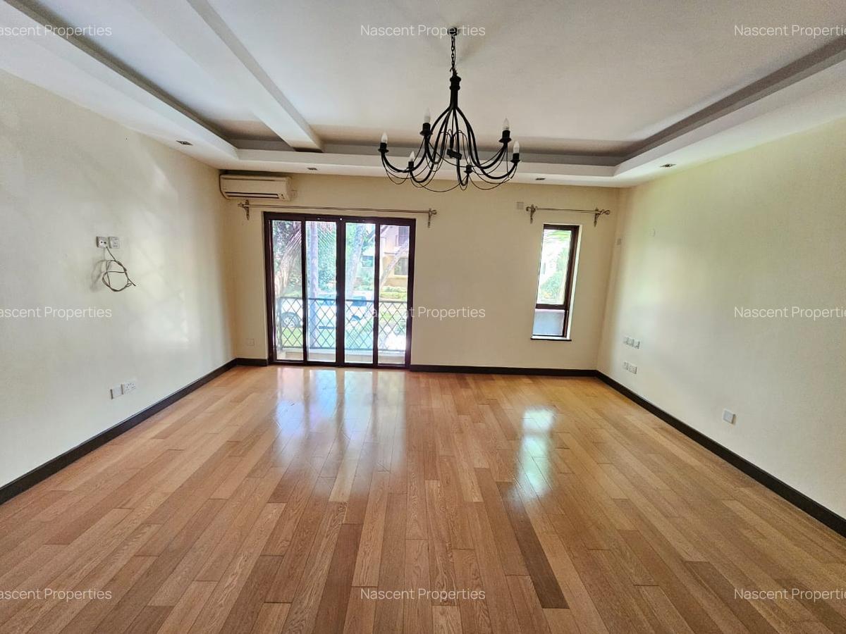 3 Bed Apartment with En Suite in Riverside - 8