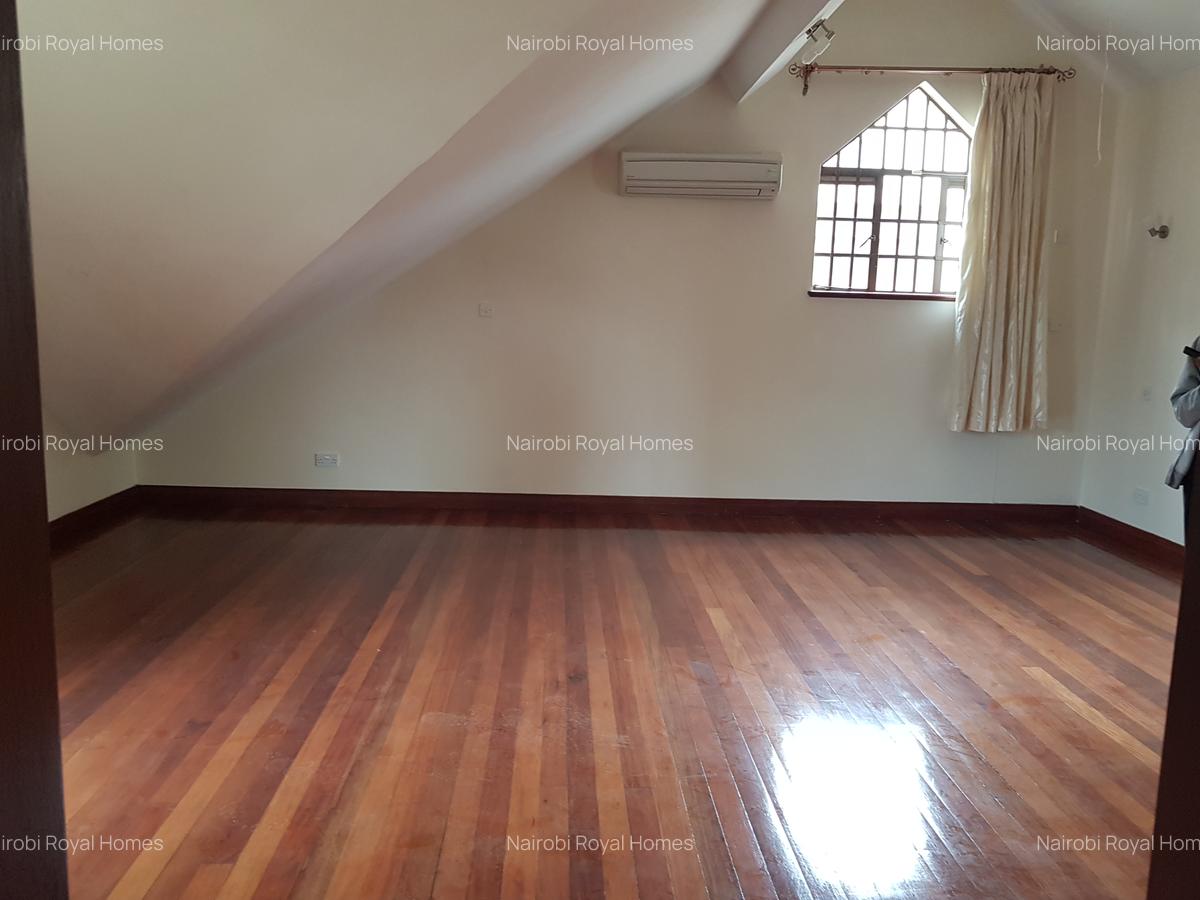 5 Bed Townhouse with En Suite at Lavington Road - 11
