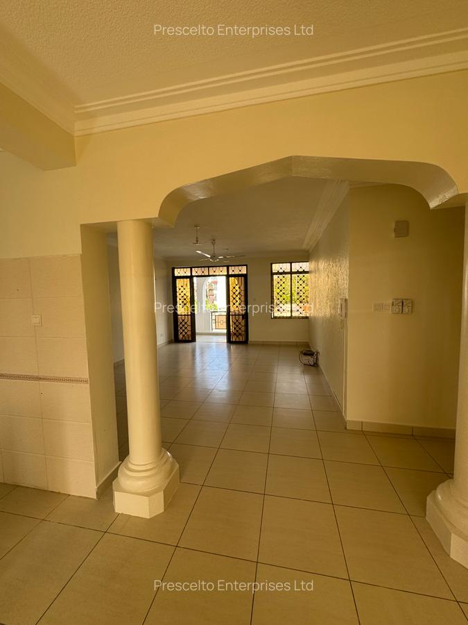 2 Bed Apartment with En Suite at Off Links Road - 20