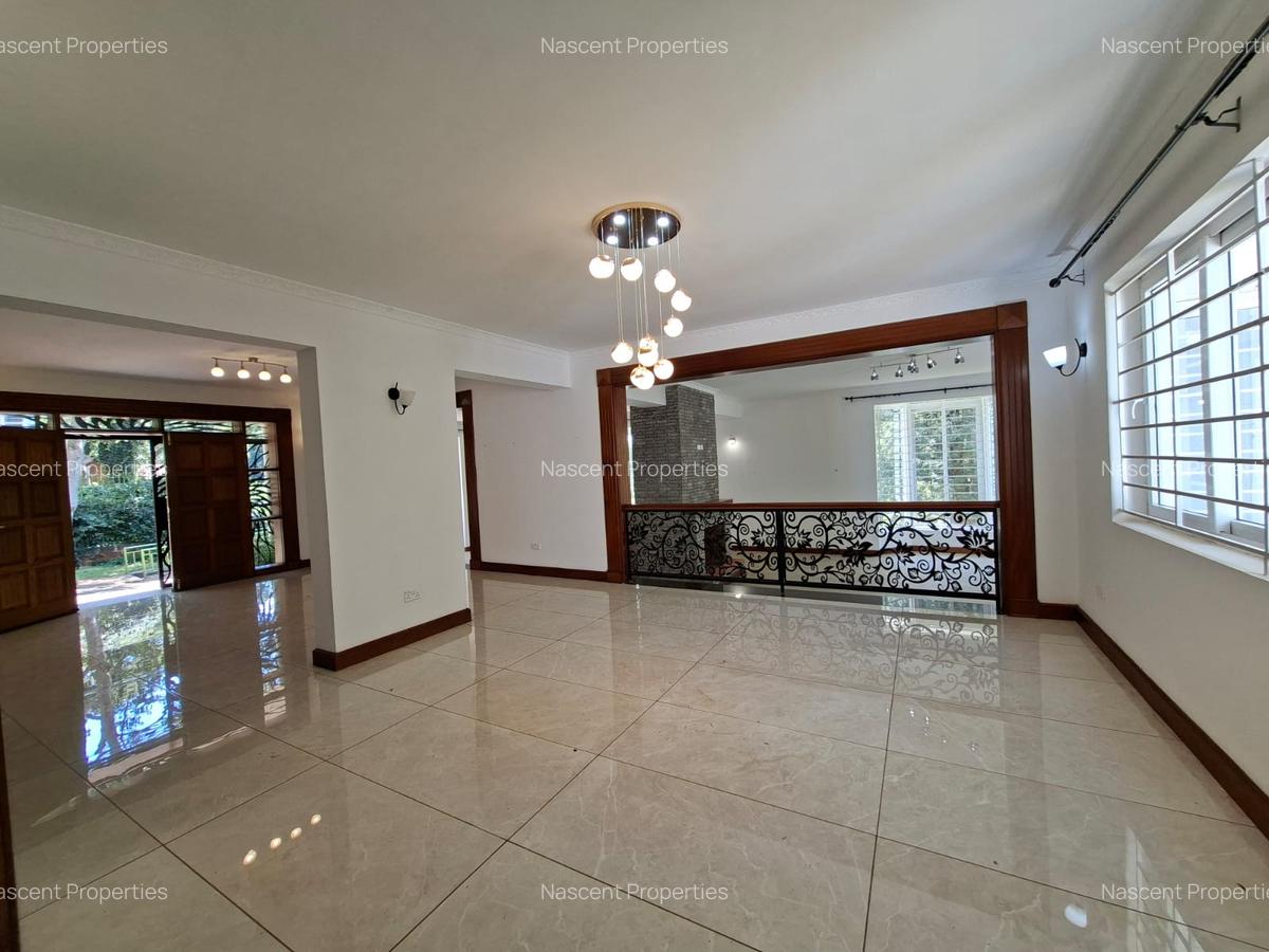 5 Bed House with En Suite in Rosslyn - 9