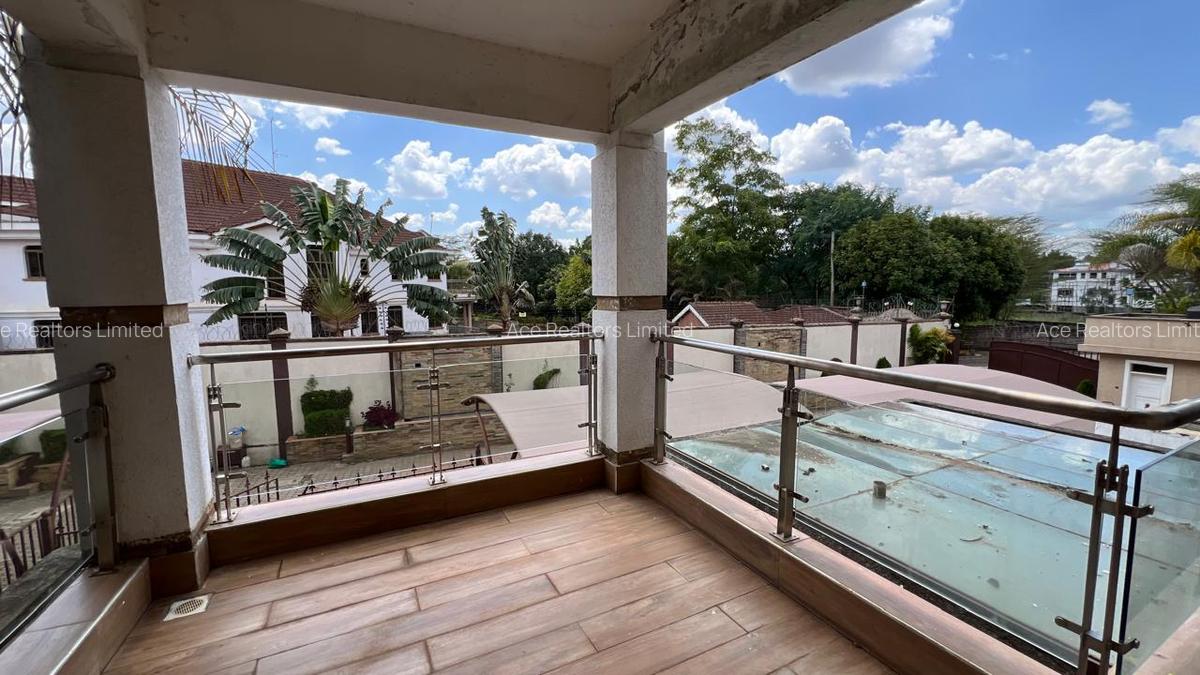5 Bed Townhouse with En Suite at Lavington - 12