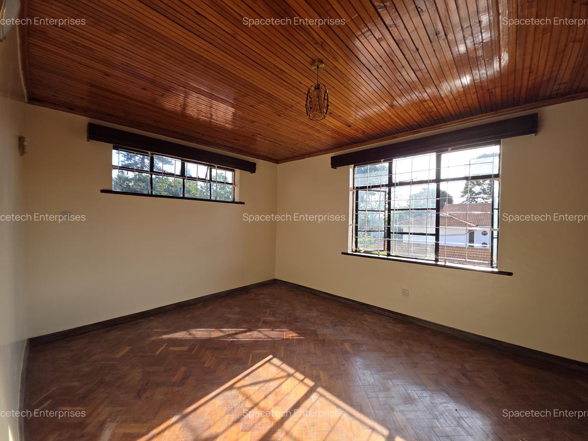 5 Bed House with En Suite in Runda - 16