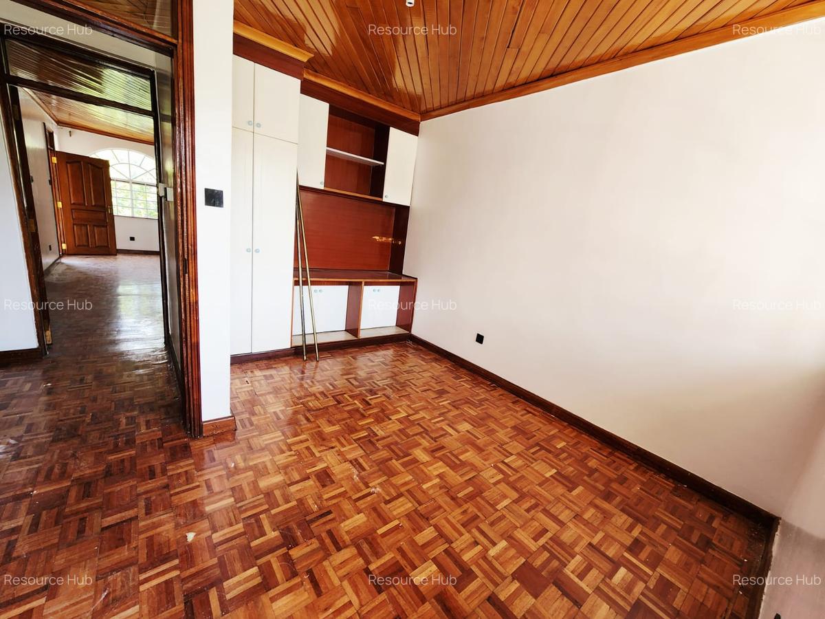 4 Bed Townhouse with En Suite at Lavington - 14