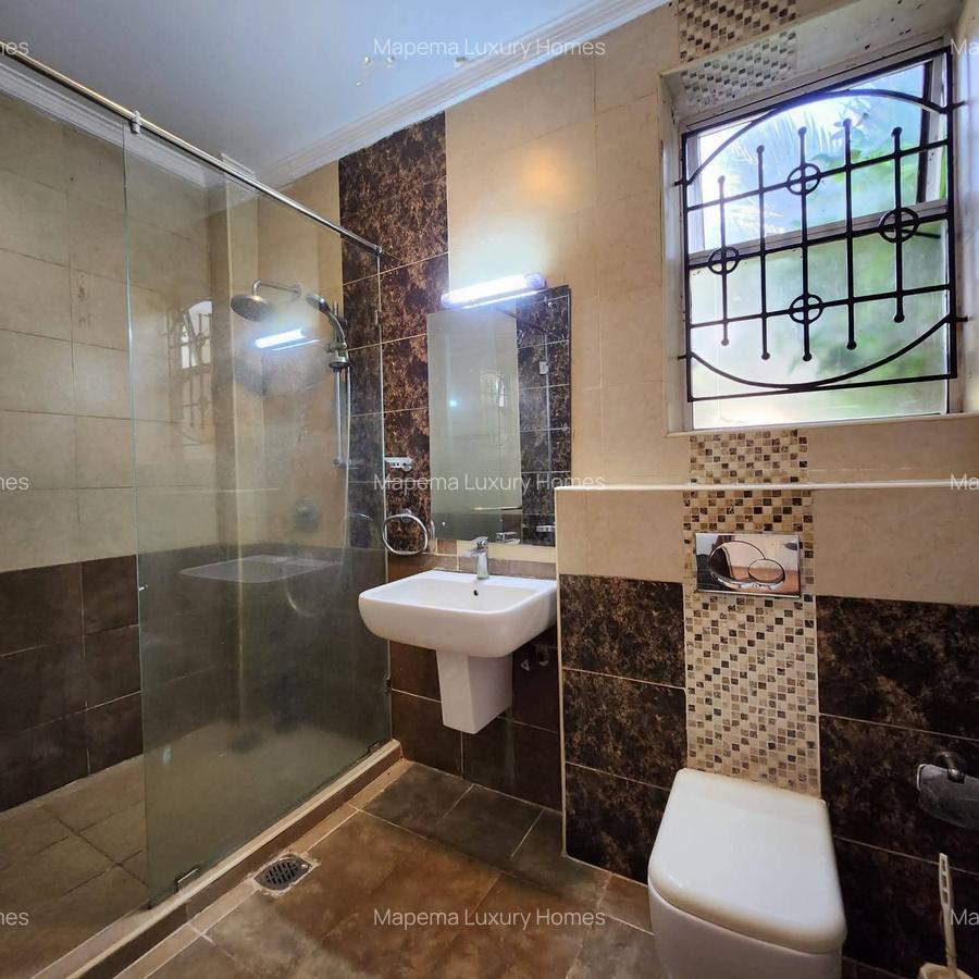 5 Bed House with En Suite at Hardy Area - 16