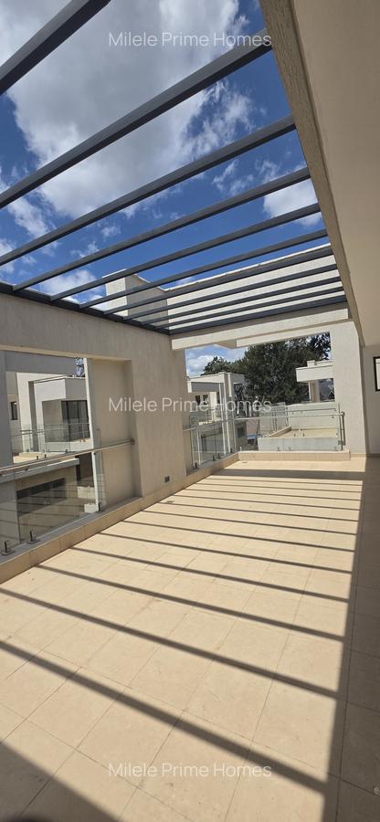 6 Bed Villa with En Suite at Lavington - 14