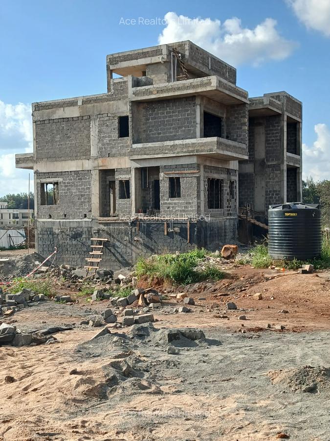 5 Bed Townhouse with En Suite at Karen - 4