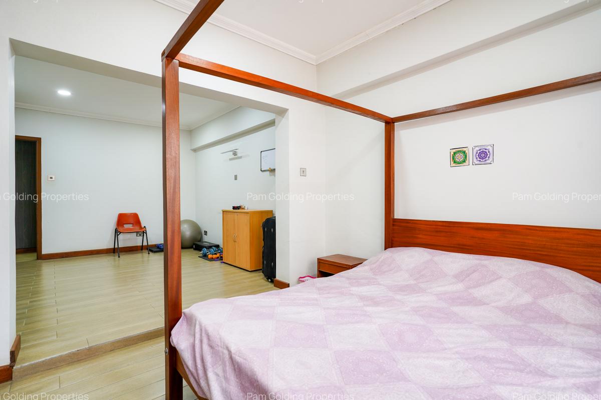 5 Bed Townhouse with En Suite at Muhoho Avenue - 12