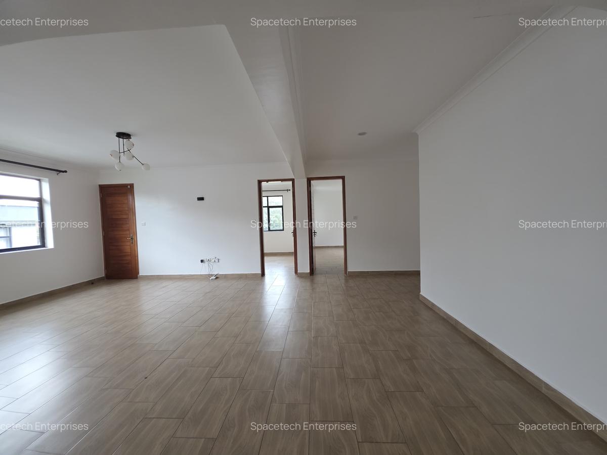 5 Bed Townhouse with En Suite in Ridgeways - 11