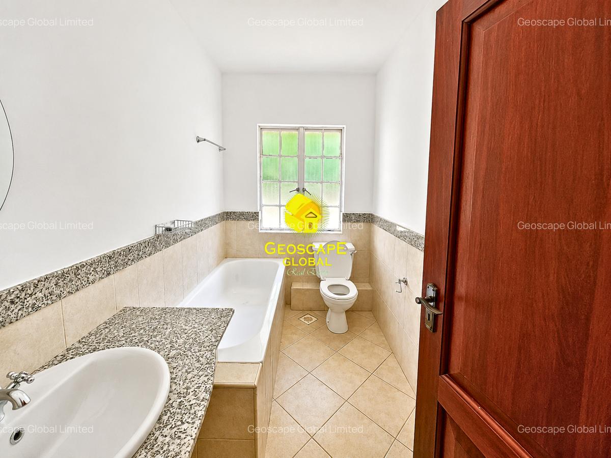 5 Bed House with En Suite in Rosslyn - 6