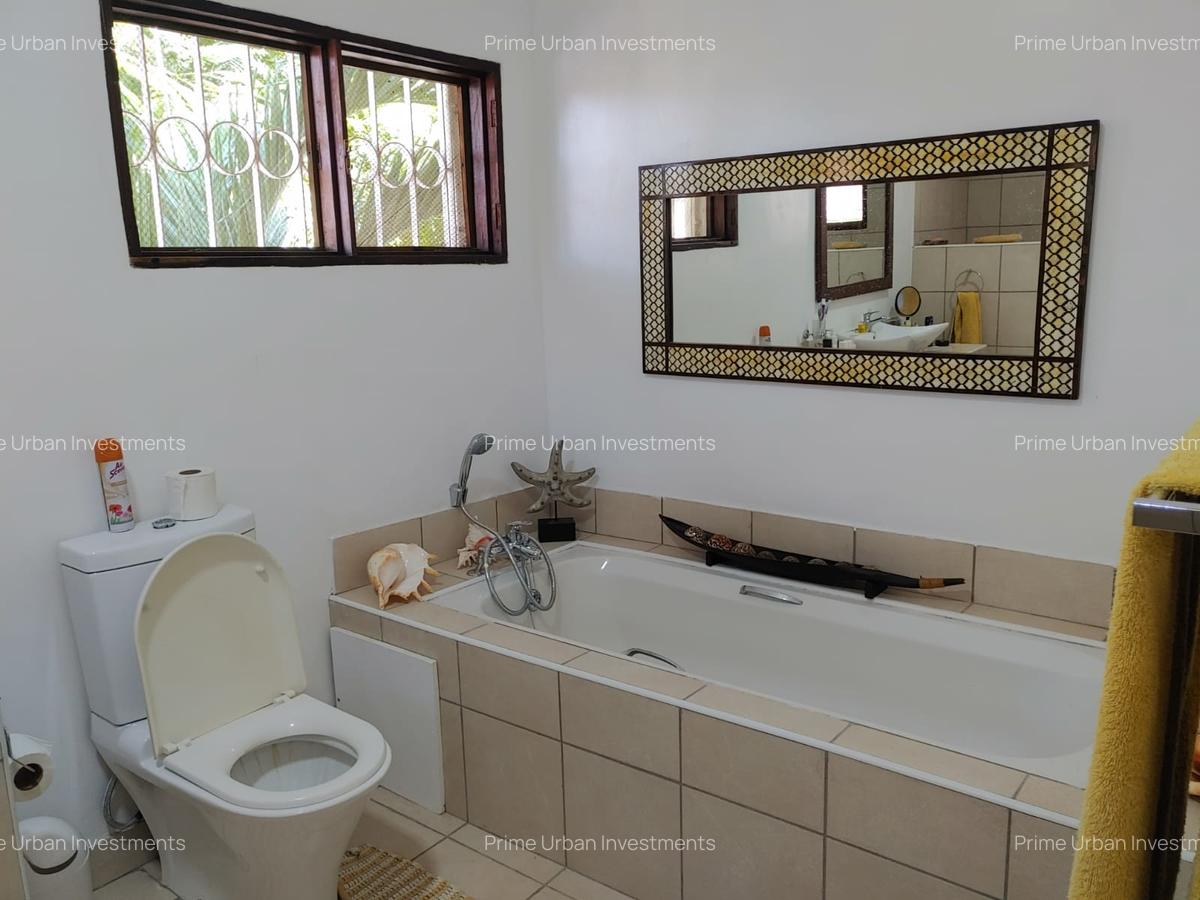 4 Bed House with En Suite at Diani Beach - 10