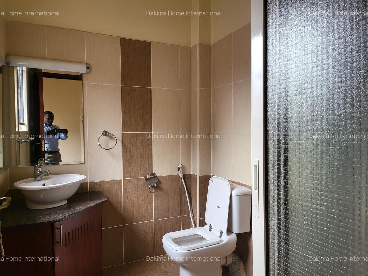 4 Bed Apartment with En Suite in General Mathenge - 15