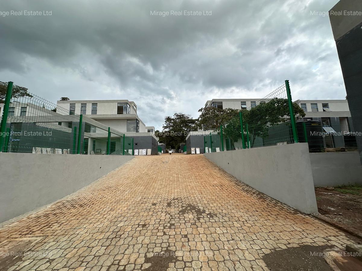 5 Bed Townhouse with En Suite in Karen - 3