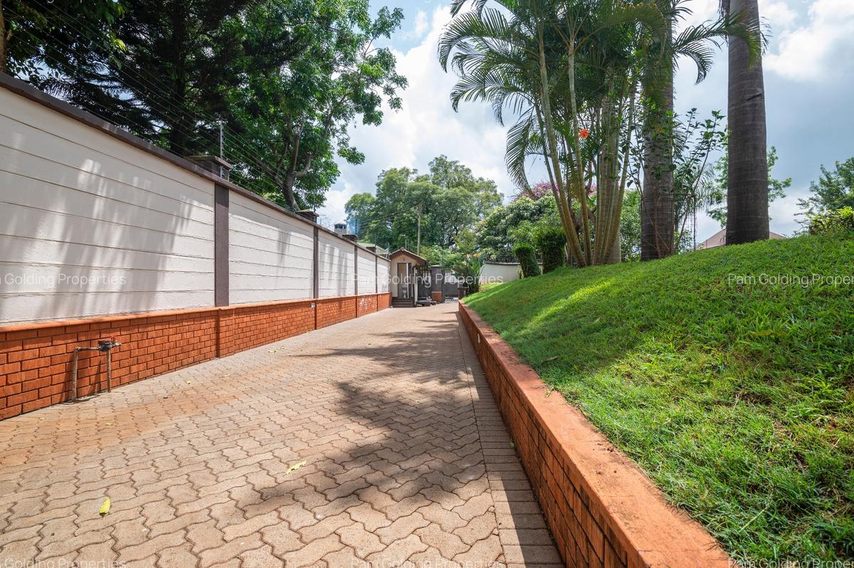 5 Bed House with En Suite in Runda - 19