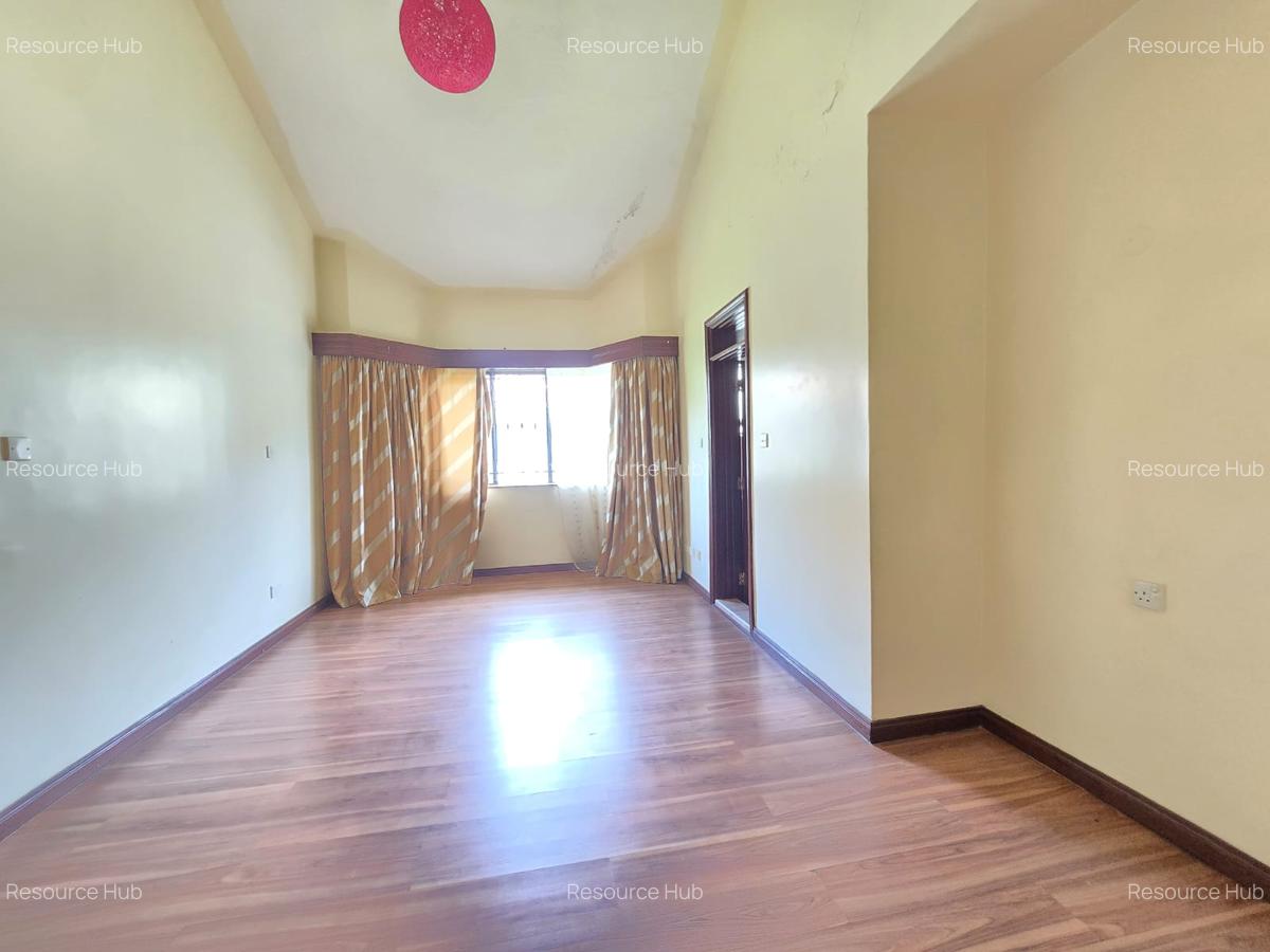 4 Bed Townhouse with En Suite at Off Brook House Drive - 12