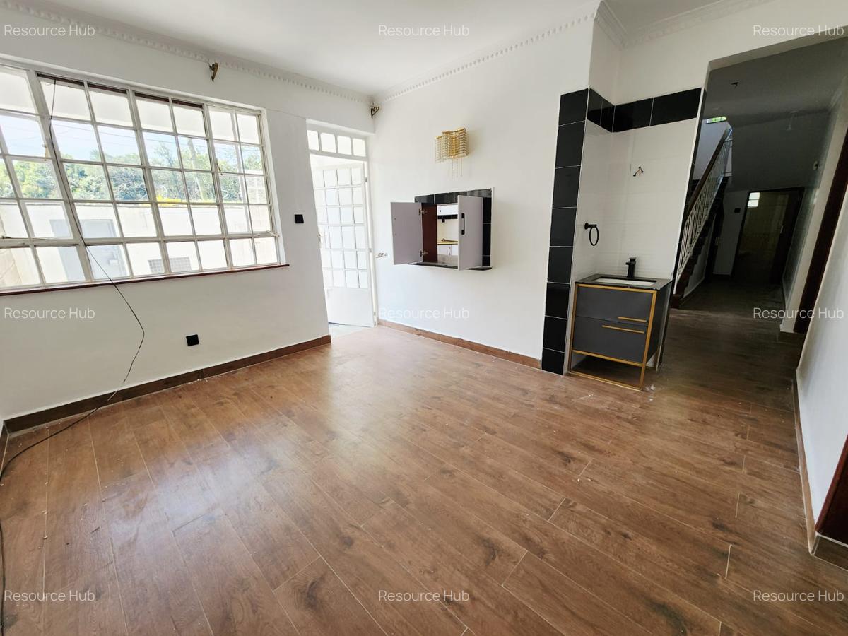 4 Bed Townhouse with En Suite at Lavington - 7