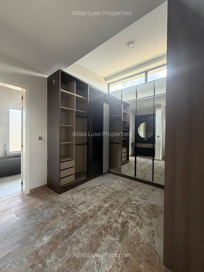 5 Bed Townhouse with En Suite at Old Runda - 8
