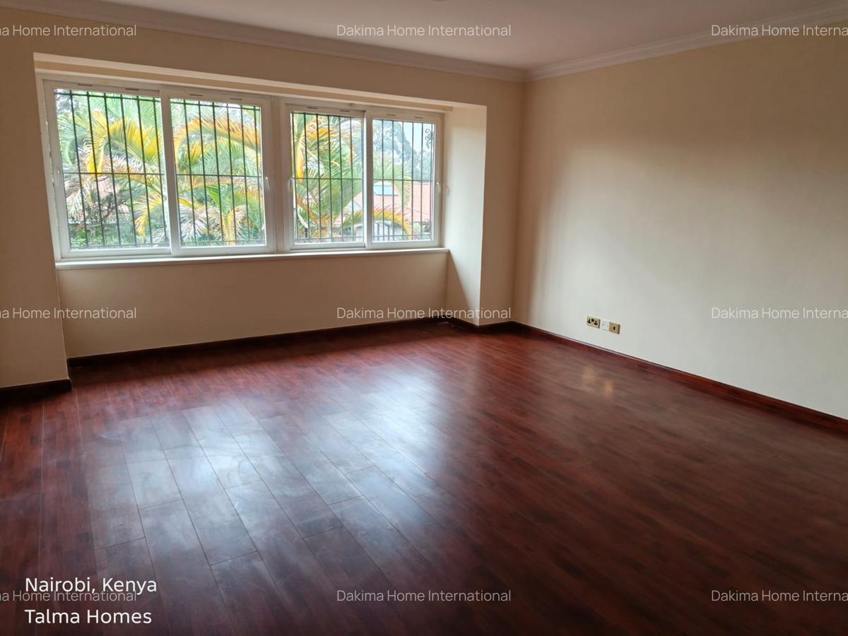 4 Bed Townhouse with En Suite in Brookside - 13